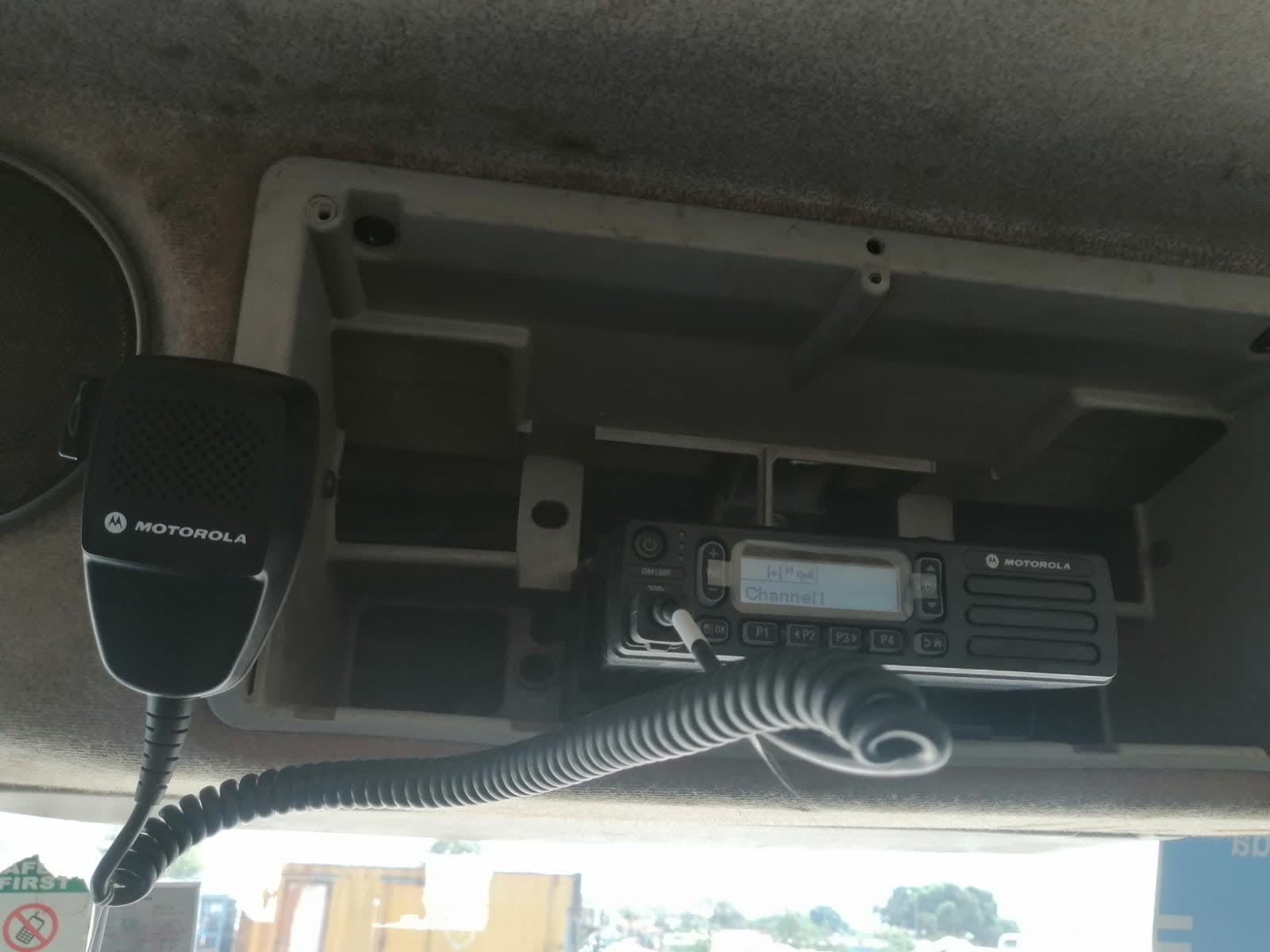 Rádio Motorola montado na cabine | Diamond Business
