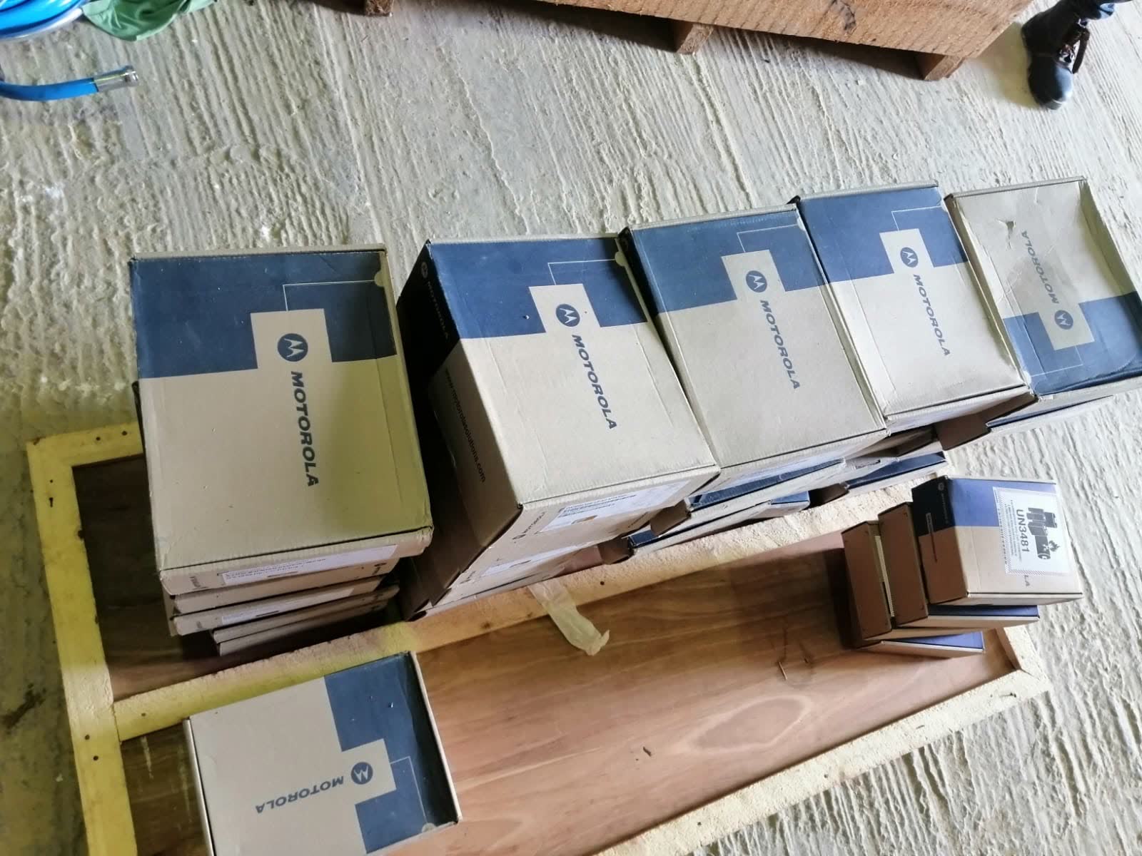 Caixas de rádios Motorola prontas para entrega
