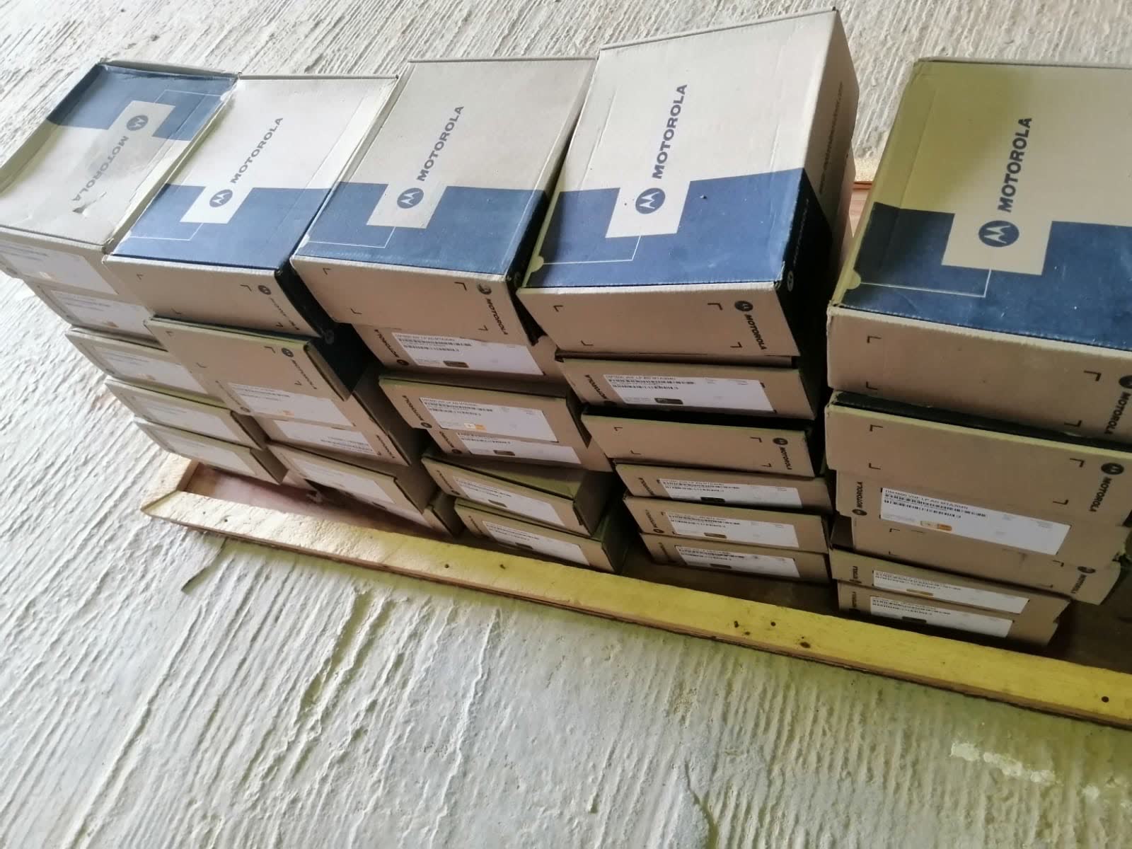 Rádios Motorola preparados para instalação
